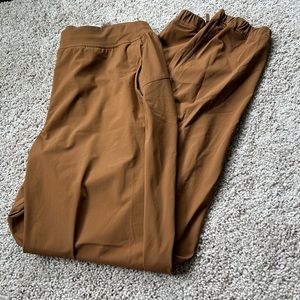 Lululemon Joggers, size 6